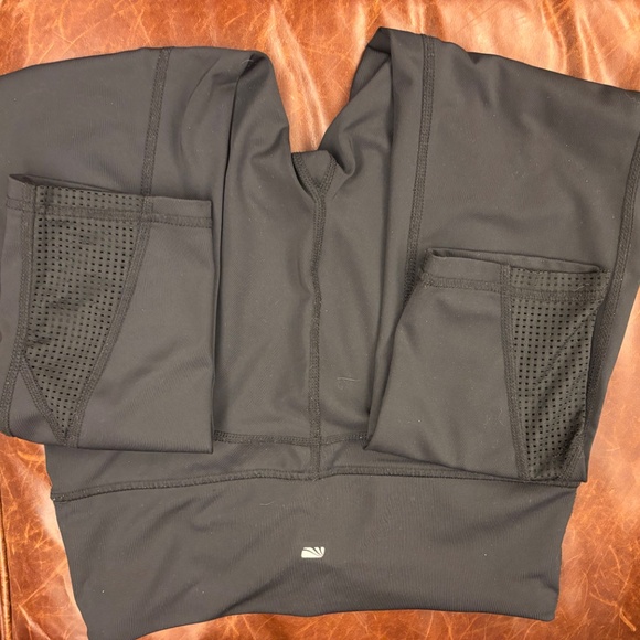 Marika mid-calf leggings size M, but I think the fit is closer to a S - Picture 2 of 2